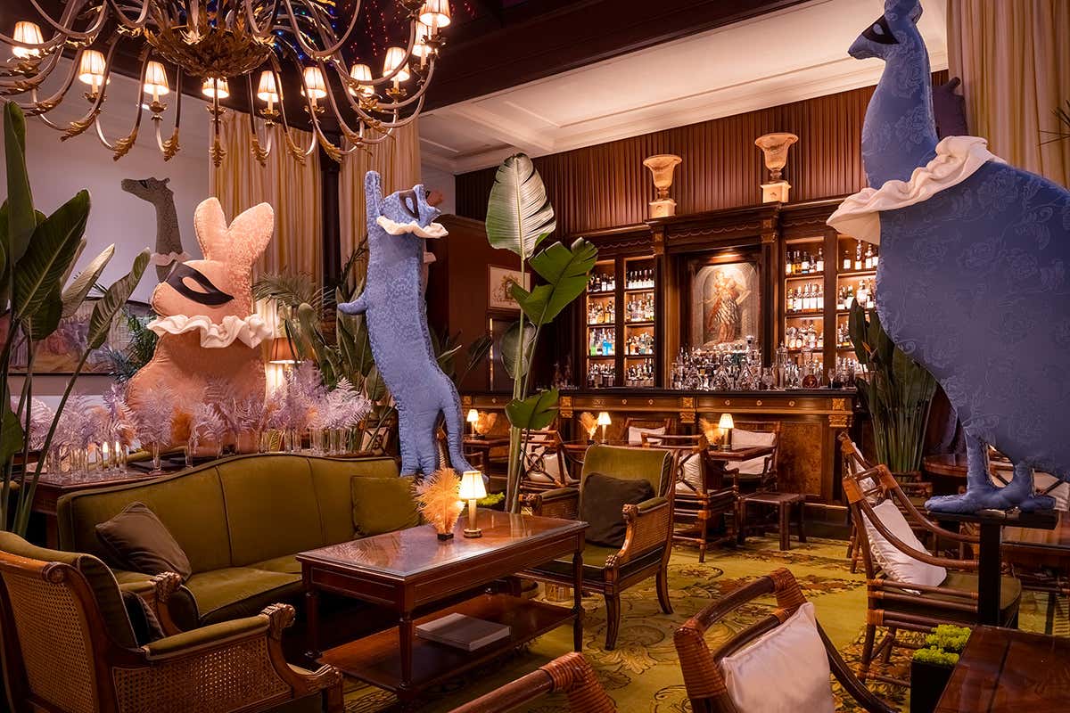 L'Atrium Bar con gli animali fantastici Per Carnevale il Four Seasons si maschera e crea cocktail simbolo