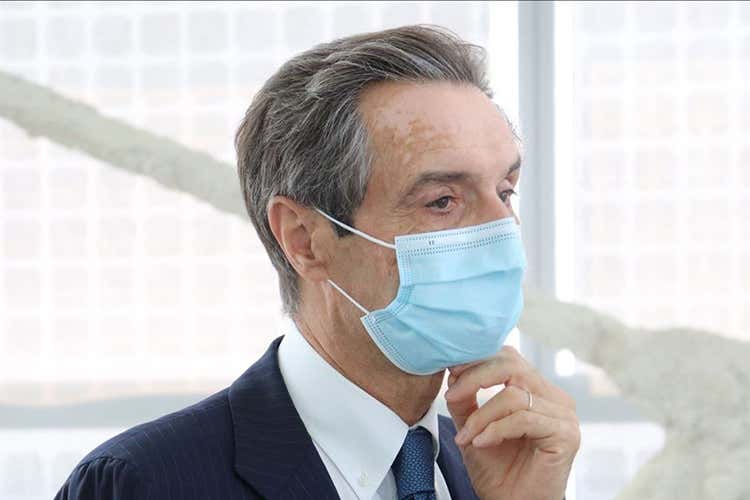 Attilio Fontana - Emilia Romagna, si balla in spiaggia Roma chiude le piazze della movida