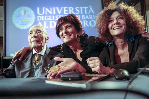 da sinistra: Attilio Mastromauro con le figlie Marina e Daniela