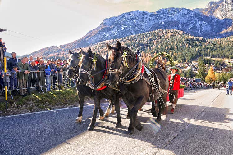 (Attività outdoor in Alta Badia Tutti i colori dell'autunno sulle Dolomiti) (Attività outdoor in Alta Badia Tutti i colori dell'autunno sulle Dolomiti)