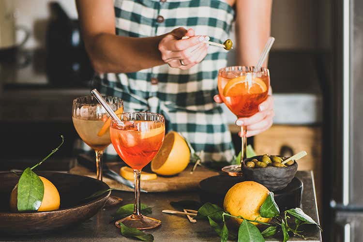 Aumentano gli aperitivi a casa Boom di acquisti di spumanti e birra Aumentano gli aperitivi a casa Boom di acquisti di spumanti e birra