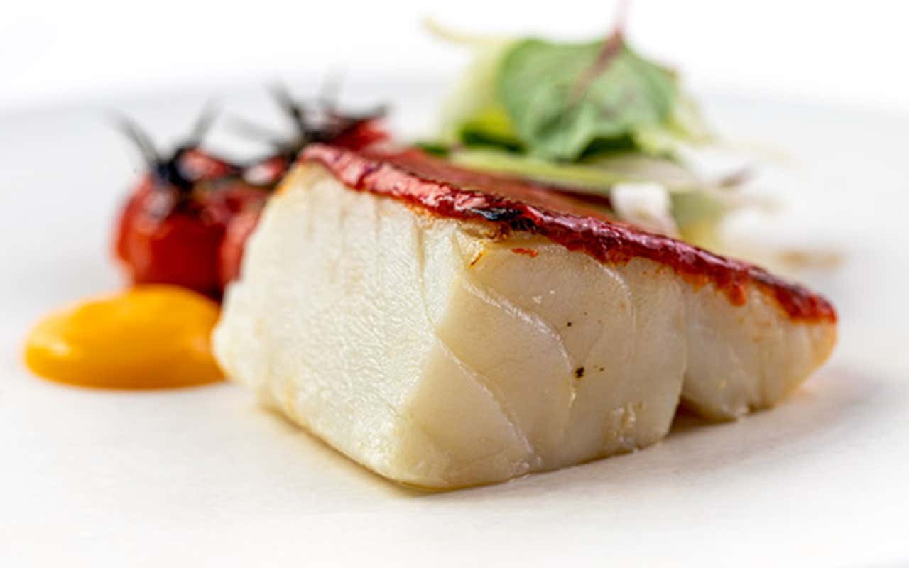 Baccalà e peperoni arrosto con purea di mango e insalata aromatica Fettuccine 