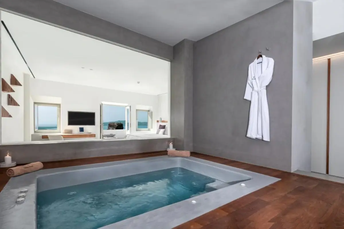 Immancabile Grecia Bagni d'hotel, un po' di pi&ugrave; che una passione. Per molti &egrave; il salotto dell'anima