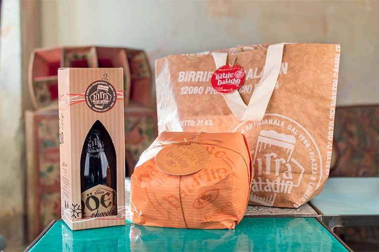 In abbinamento al panettone Baladin, nelle sue due versioni - In abbinamento al panettone Baladin, nelle sue due versioni - Nöel Chocolat, la birra di Baladin con il raro cacao di Domori In abbinamento al panettone Baladin, nelle sue due versioni - In abbinamento al panettone Baladin, nelle sue due versioni - Nöel Chocolat, la birra di Baladin con il raro cacao di Domori