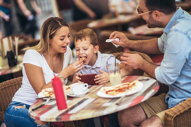 Invece di contestare lo stop ai bambini, chi non è d’accordo basta che scelga un altro ristorante... (Bambini maleducati al ristorante Troppe polemiche sul nulla) Invece di contestare lo stop ai bambini, chi non è d’accordo basta che scelga un altro ristorante... (Bambini maleducati al ristorante Troppe polemiche sul nulla)