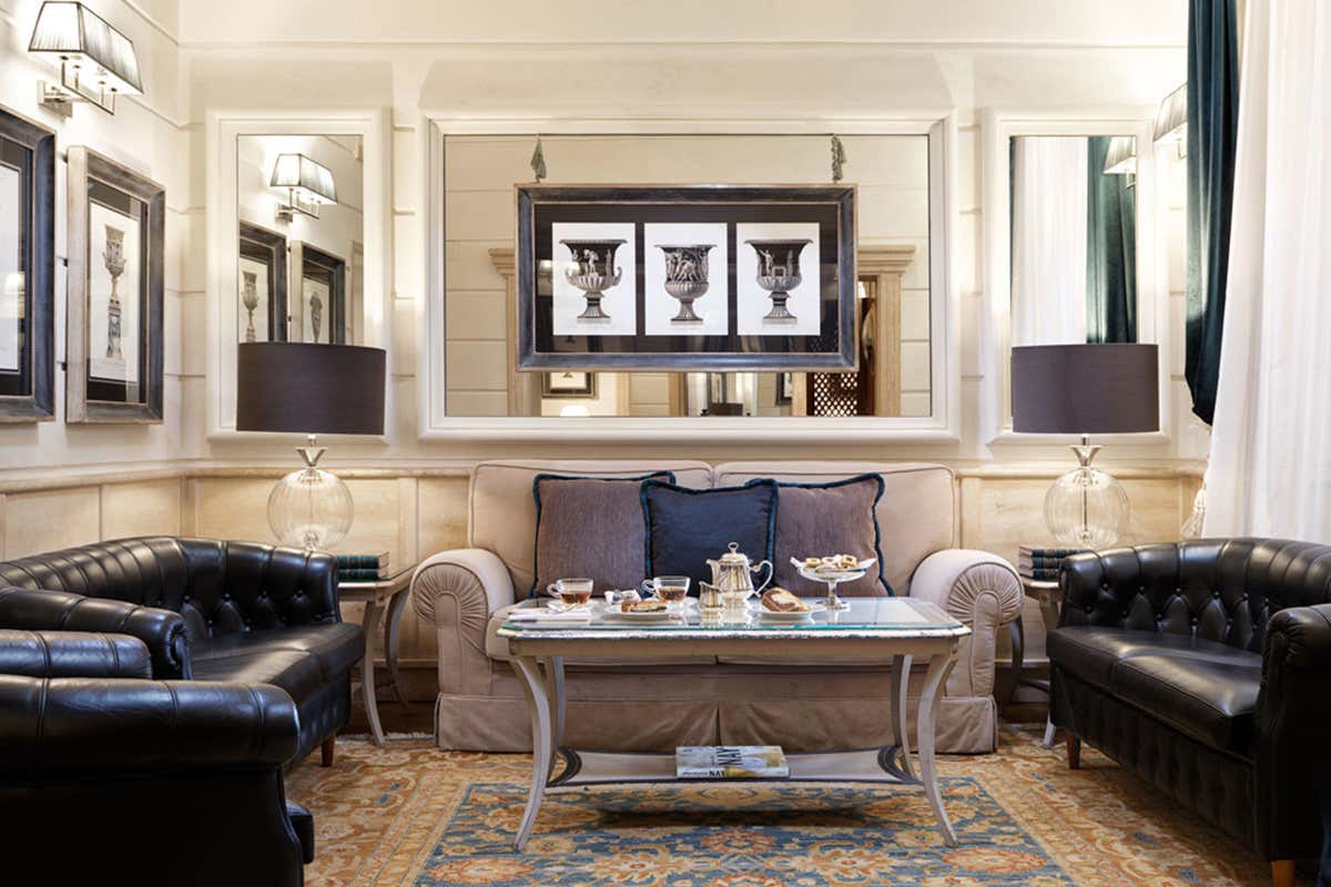 Hotel Barocco: charme romano con vista su Piazza Barberini e colazione d’autore Hotel Barocco: charme romano con vista su Piazza Barberini e colazione d’autore