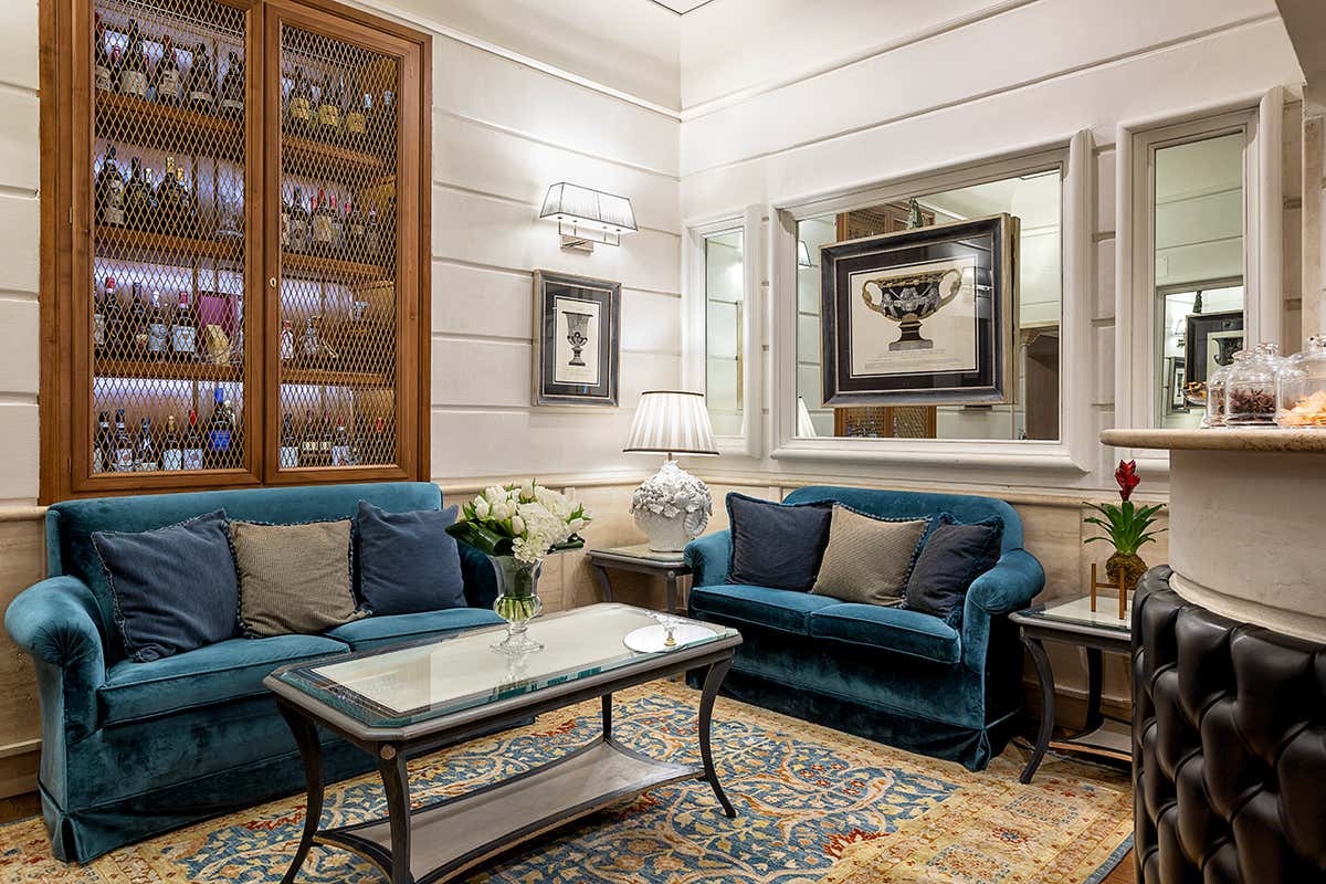 Hotel Barocco: charme romano con vista su Piazza Barberini e colazione d’autore Hotel Barocco: charme romano con vista su Piazza Barberini e colazione d’autore