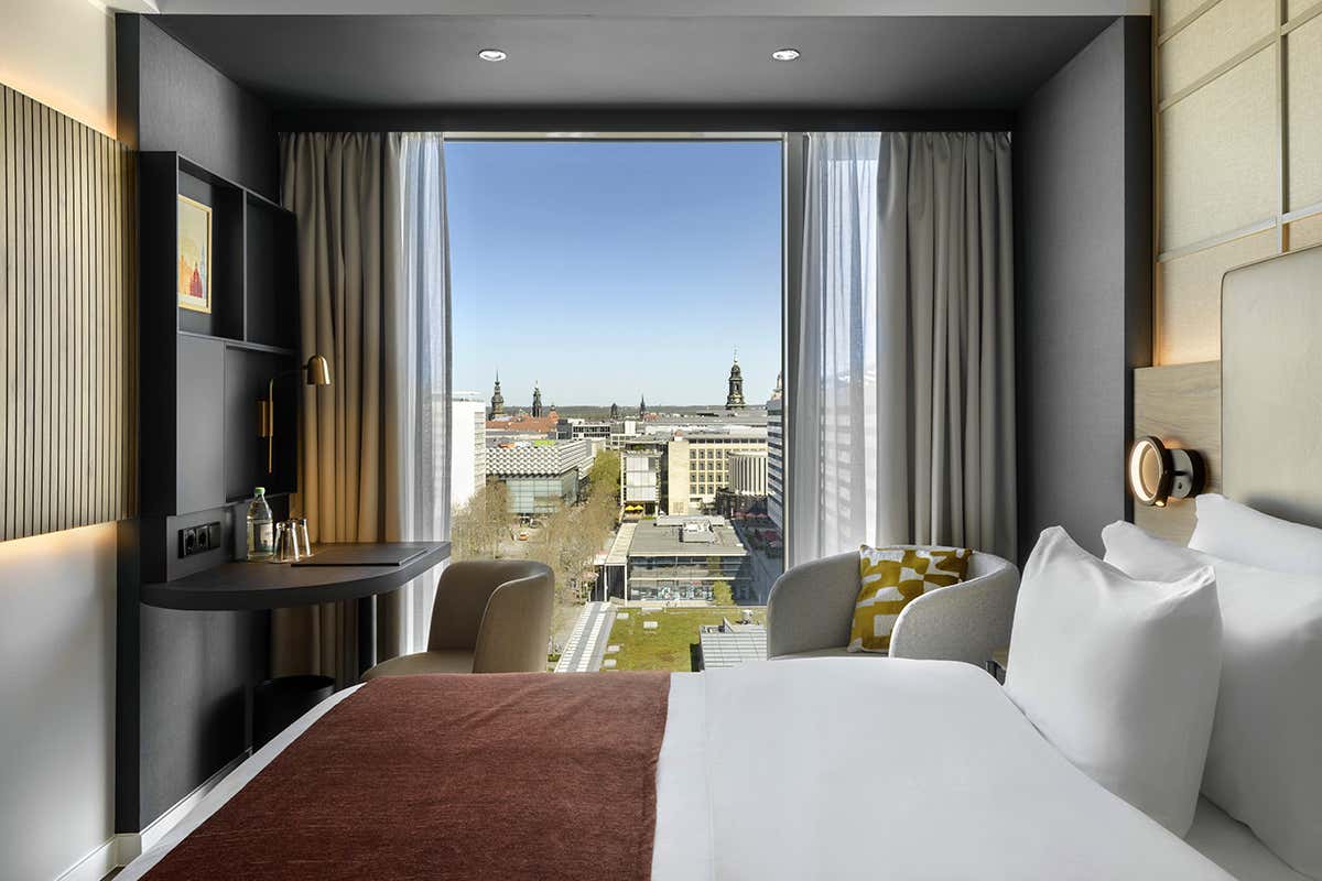 Una delle 319 camere del Barceló Dresden Newa dopo il restyling completo