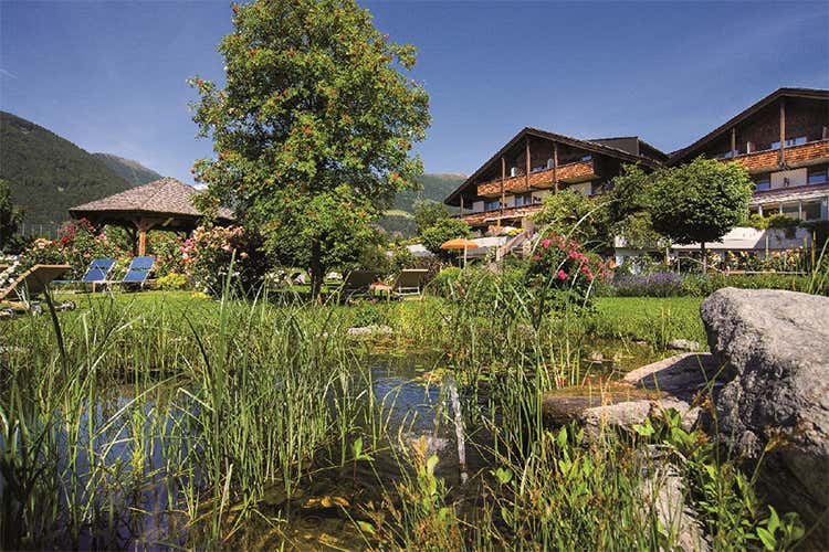 Barefooting, un toccasana per la salute Percorsi ad hoc sulle Dolomiti