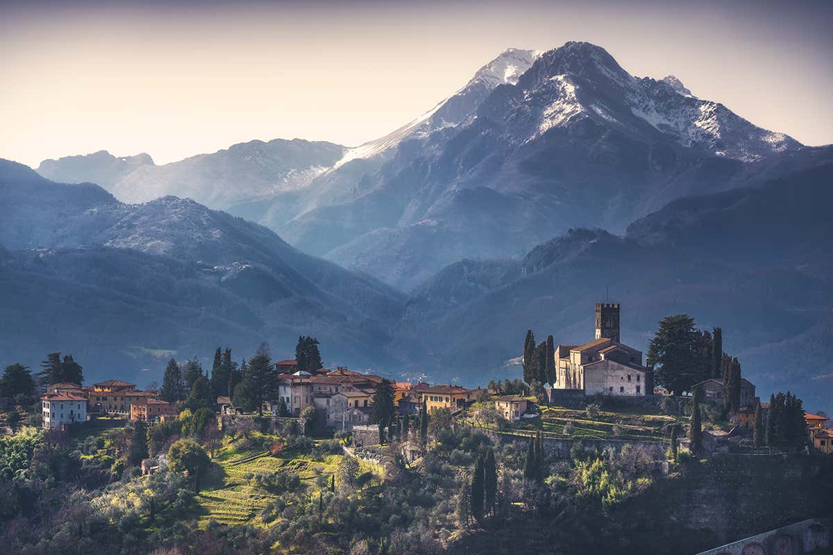 Barga e Alpi Apuane in inverno Alla scoperta della Garfagnana tra luoghi da favola, vini e formaggi