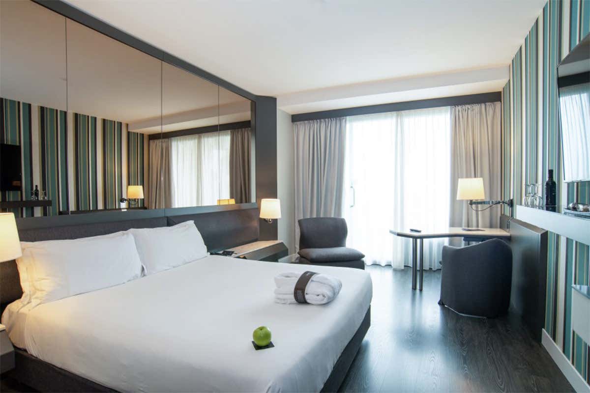 Le camere, illuminate ed eleganti