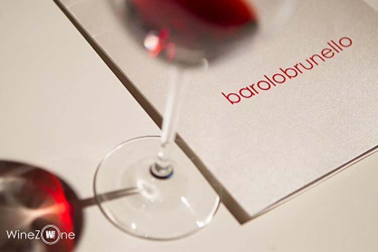 Barolo e Brunello in mostra a Lugano I produttori raccontano le loro etichette Barolo e Brunello in mostra a Lugano I produttori raccontano le loro etichette