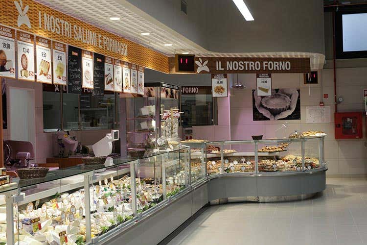 (Basko, 30 anni di storia Da negozio a market innovativo)