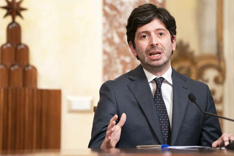 Il ministro Roberto Speranza - Basta decisioni all'ultimo minuto Il Governo rispetti le imprese