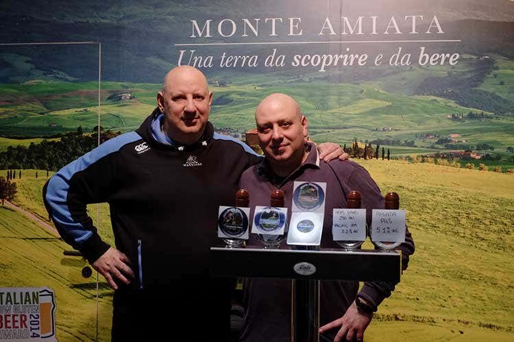 Claudio e Gennaro Cerullo (Bastarda Rossa Day 72 i locali aderenti in tutta Europa) Claudio e Gennaro Cerullo (Bastarda Rossa Day 72 i locali aderenti in tutta Europa)