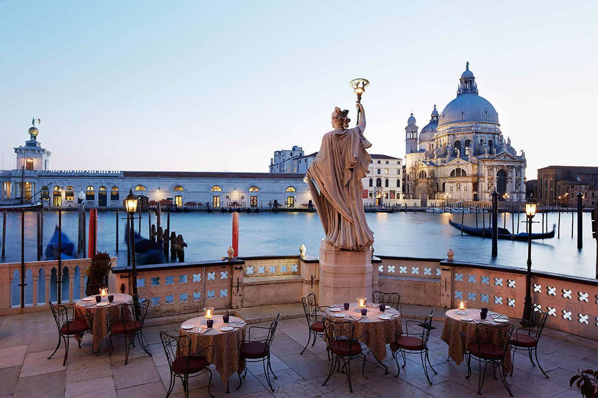 La terrazza del Bar Canale Hotel Bauer Palazzo, vivere Venezia al Settimo Cielo