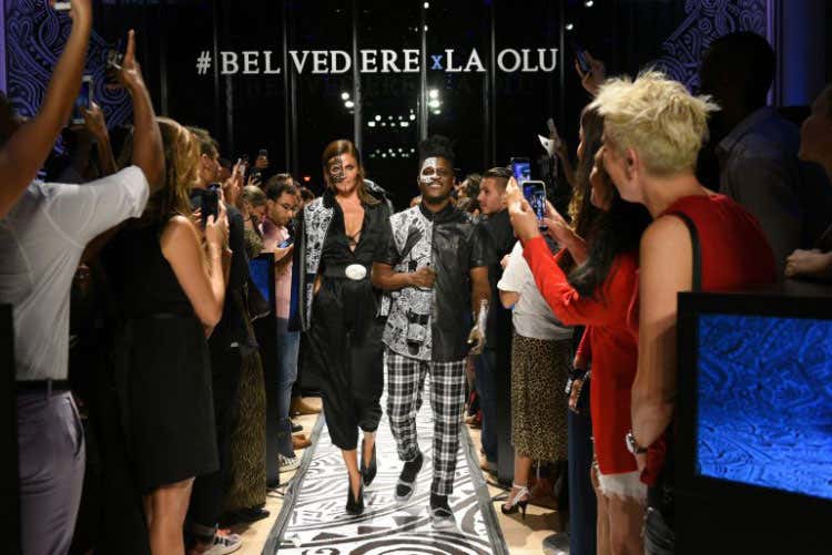 (Belvedere Vodka limited edition Laolu Senbajo ridisegna la bottiglia)