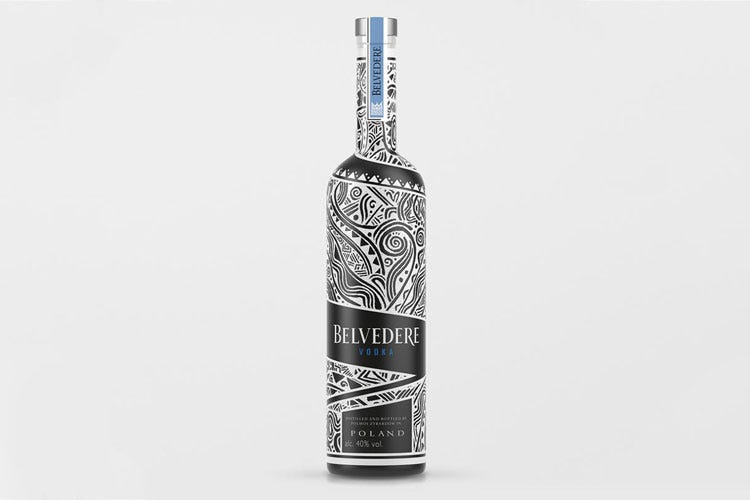 (Belvedere Vodka limited edition Laolu Senbajo ridisegna la bottiglia)
