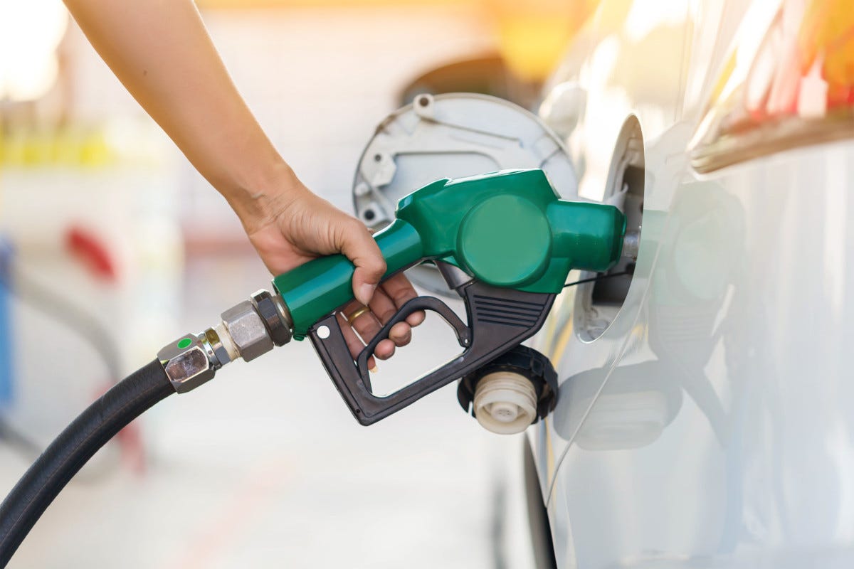 Finisce il primo gennaio lo sconto per abbattere il costo dei carburanti  Benzina: dal primo gennaio via lo sconto di 18 centesimi