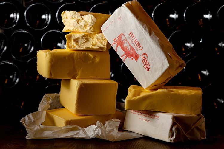 Il burro d'alpeggio da mangiare dal palmo della mano Il burro d'alpeggio da mangiare dal palmo della mano