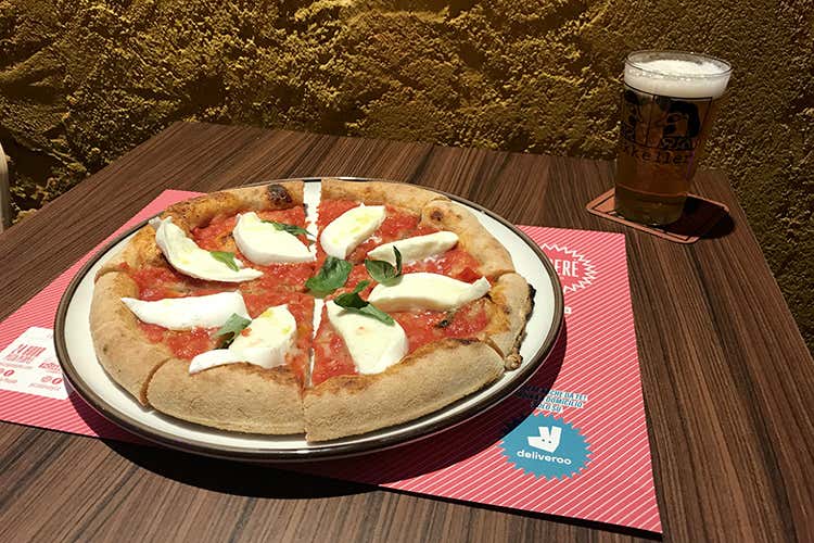 All'interno del locale si sviluppa il primo Mikkeller Bar in Italia (Berber&egrave; fa poker a Milano e inaugura il Mikkeller Bar)