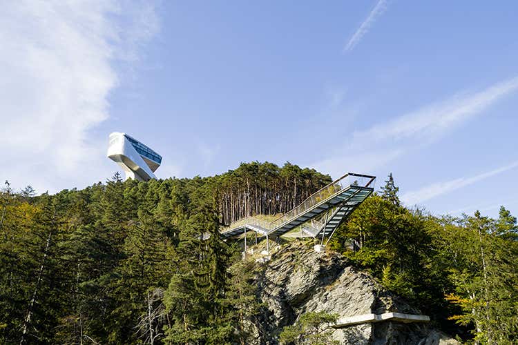 Il trampolino per il salto con gli sci del Bergisel. Foto: Innsbruck Tourismus Mario Webhofer Scoprire Innsbruck camminando Sette sentieri tra citt&agrave; e montagna