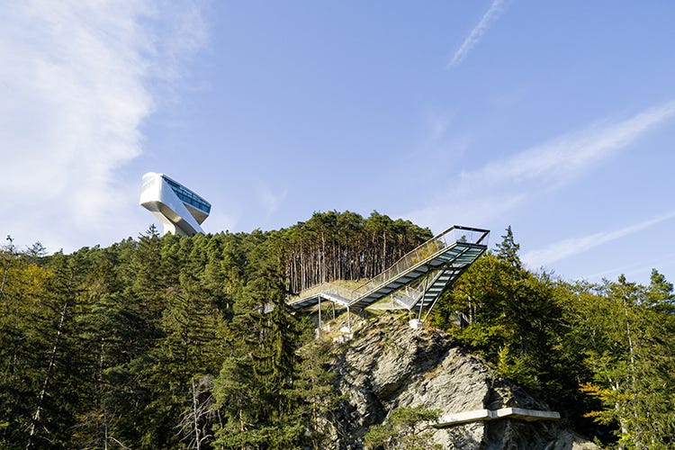 Il trampolino per il salto con gli sci del Bergisel. Foto: Innsbruck Tourismus Mario Webhofer Scoprire Innsbruck camminando Sette sentieri tra città e montagna