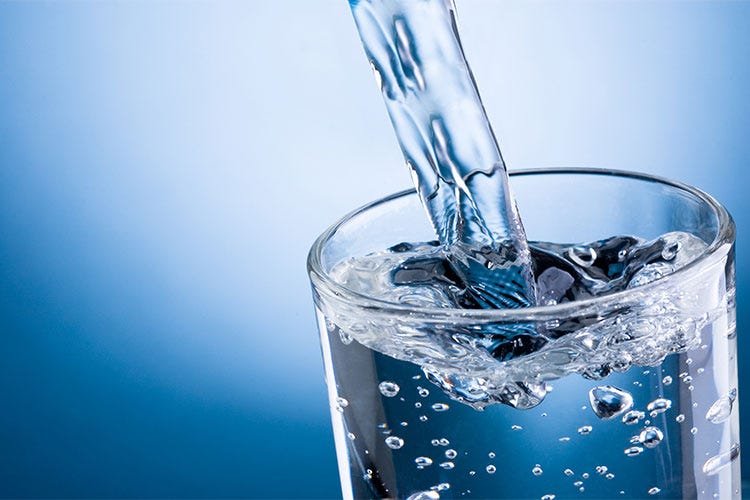 Bevande analcoliche, crescono i consumi Nel 2015 più di 200 litri d'acqua pro-capite