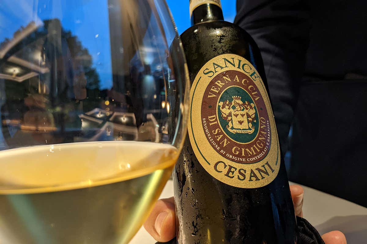 Vernaccia di San Giminiano Riserva 2017 Cesani Bianca sul Lago, l'esperienza gourmet per il viaggiatore enogastronomico di oggi