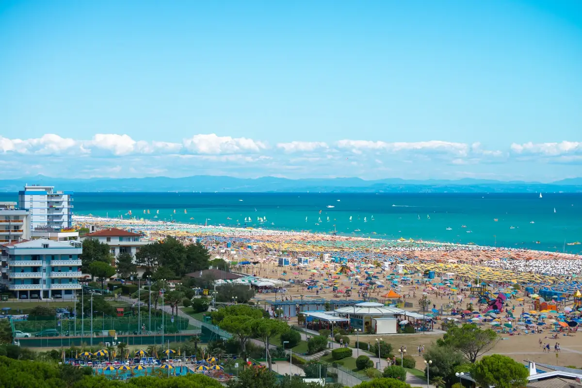 Veduta aerea di Bibione Vacanze di Pasqua, ecco le mete pi&ugrave; gettonate in Italia