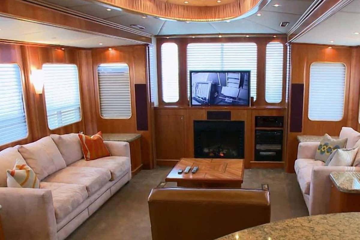 Da Bieber e Di Caprio a Mariah Carey: ecco come sono i camper delle star