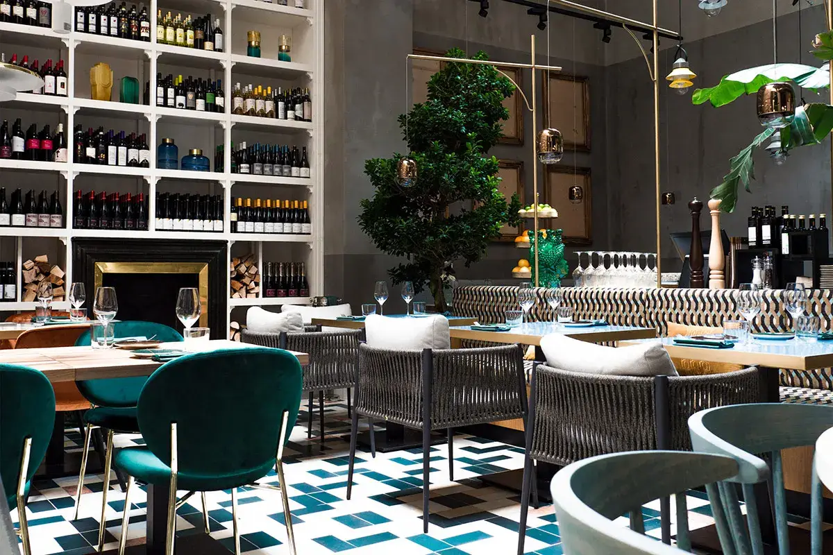 Il locale di Porta Nuova A Milano si celebra il compleanno del gruppo Bioesserì