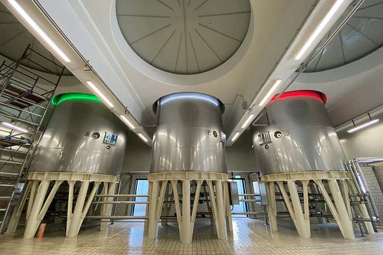 Silos di Birra Peroni - Birra Peroni aiuta l’Horeca Credito agevolato per i locali chiusi