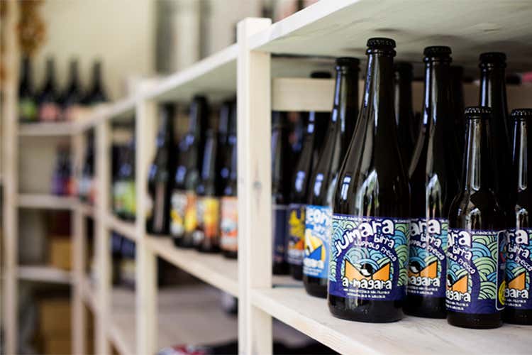 Scaffale del Birrificio 'A Magara (Birra di qualità lungo tutta la Calabria) Scaffale del Birrificio 'A Magara (Birra di qualità lungo tutta la Calabria)