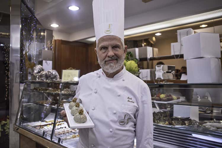 Paolo Sacchetti (Montagnaccio dedicato a Sweet Prato Il nuovo dolce di Paolo Sacchetti) Paolo Sacchetti (Montagnaccio dedicato a Sweet Prato Il nuovo dolce di Paolo Sacchetti)