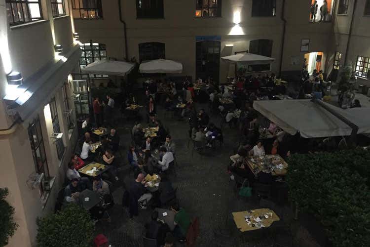 Birrificio La Piazza compie 10 anni Degustazione di birre in stile tedesco Birrificio La Piazza compie 10 anni Degustazione di birre in stile tedesco