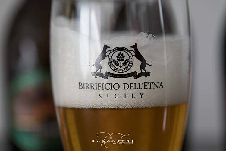 Birrificio dell’Etna è una beer firm nata nel 2014 - Birrificio dell’Etna 9 tipologie, qualità artigianale Birrificio dell’Etna è una beer firm nata nel 2014 - Birrificio dell’Etna 9 tipologie, qualità artigianale