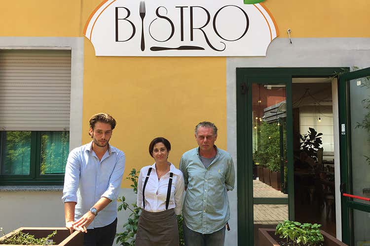 Luca Tresoldi, Elisabetta Noris e Dario Tresoldi (Bistrò da Tresoldi a Bergamo La sorpresa delle mezze porzioni) Luca Tresoldi, Elisabetta Noris e Dario Tresoldi (Bistrò da Tresoldi a Bergamo La sorpresa delle mezze porzioni)