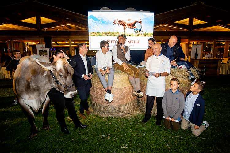 Al centro Plinio Vanini ed Enrico Derflingher (Bitto, piccole eccellenze crescono con l'aiuto delle stelle in cucina)