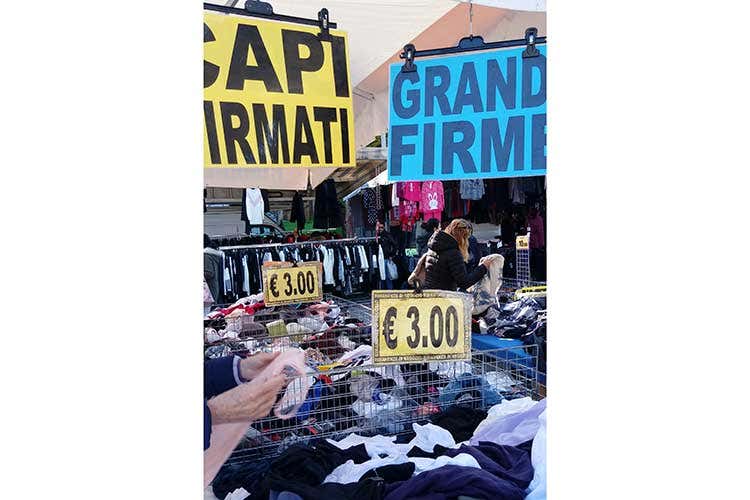 (Black Friday, la solita americanata A questo punto meglio i mercati rionali) (Black Friday, la solita americanata A questo punto meglio i mercati rionali)