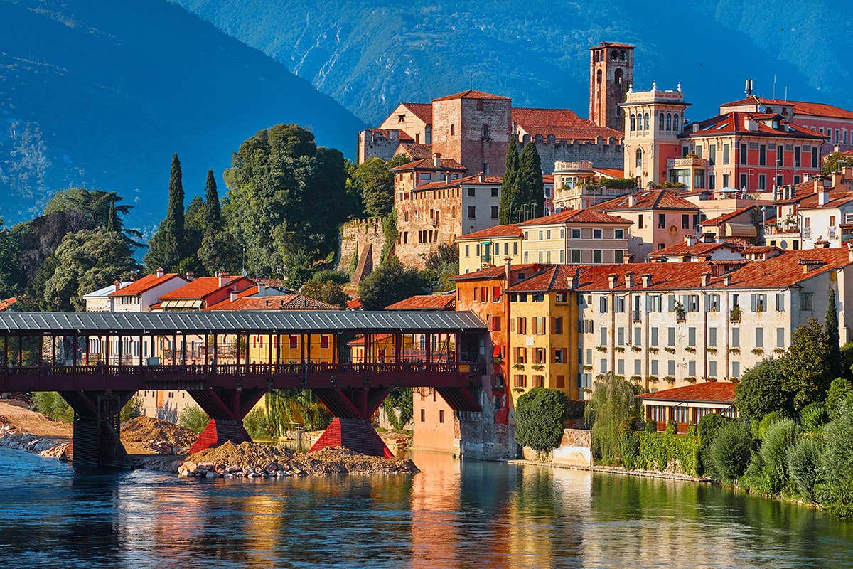 Lungo il fiume Brenta Pasqua alternativa? Lungo il fiume in una houseboat