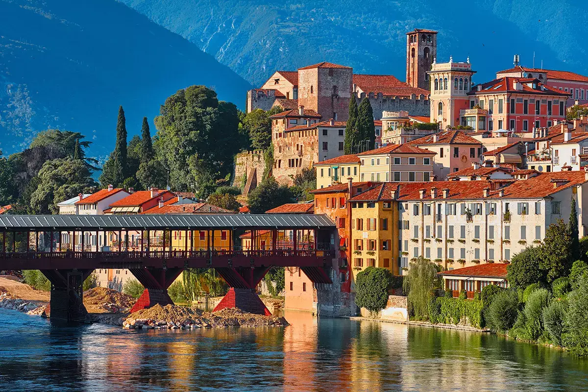 Lungo il fiume Brenta Pasqua alternativa? Lungo il fiume in una houseboat