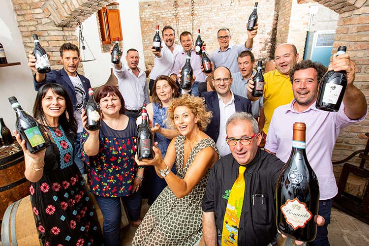 La “mossa perfetta” dei produttori di Bonarda in Oltrepò Pavese (Bonarda, la mossa perfetta piace ai wine lovers italiani)