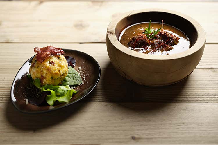 La cucina &egrave; affidata al giovane chef Maurizio Lauriola, pugliese (Bonfanti Design Hotel Soft design ai piedi delle Dolomiti)