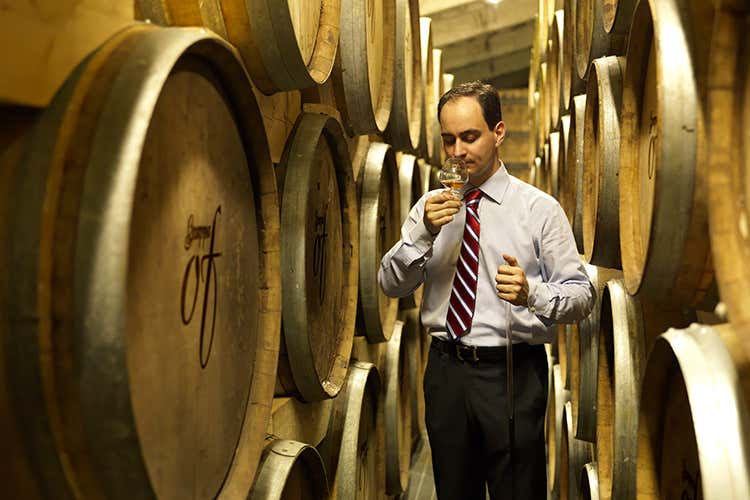 Elvio Bonollo - Dalle vinacce all'alcol igienizzante L'aiuto di Distillerie Bonollo Elvio Bonollo - Dalle vinacce all'alcol igienizzante L'aiuto di Distillerie Bonollo