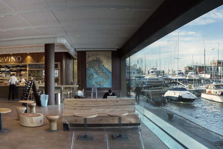 Anche la Bora soffia su Eataly Farinetti apre a Trieste e fa 34 Anche la Bora soffia su Eataly Farinetti apre a Trieste e fa 34