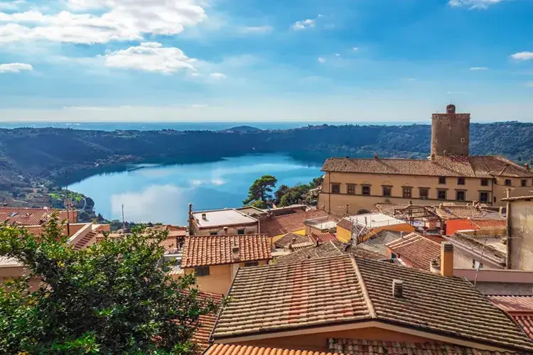 Il borgo di Nemi
