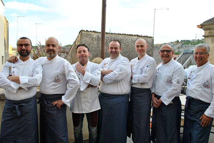 Gli chef dell'associazione Vicoli&Sapori (Borgo Palazzolo Acreide Un viaggio a cinque sensi)