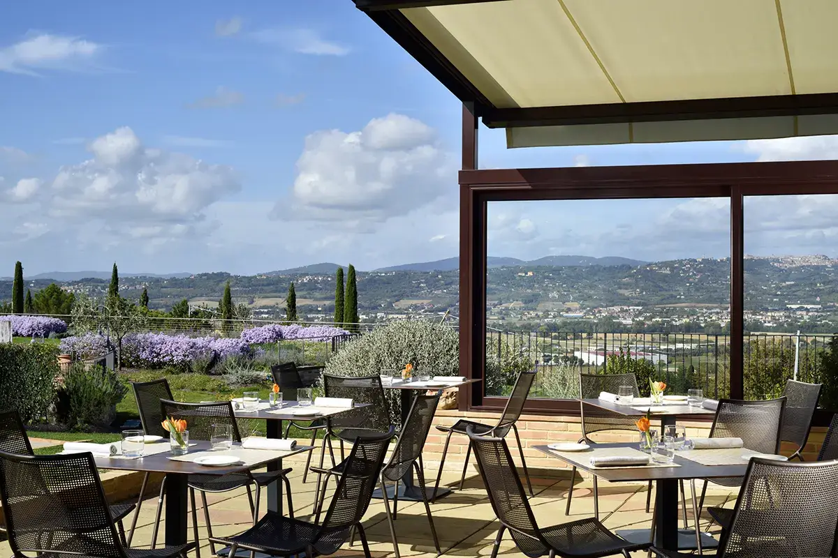 Borgobrufa, terrazza Le “Prospettive” della cucina umbra all’Elementi Fine Dining
