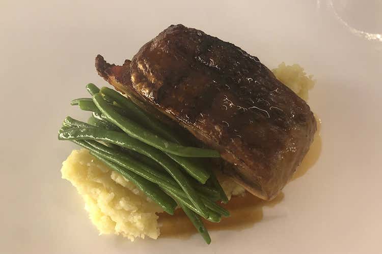 Faraona agricola - Un bar-piscina e menu locali Borgobrufa riapre oltre le difficoltà